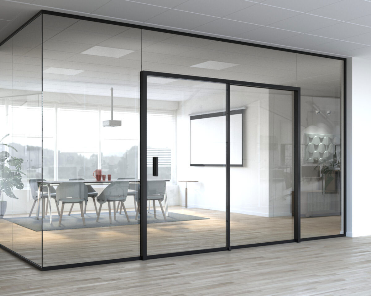 Glassvegg med skyvedør